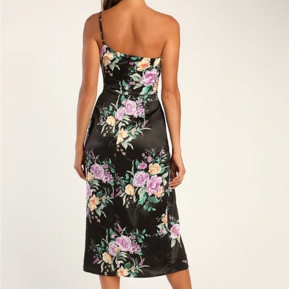 BRAND NEW Lulus Keepin' It Chic Black Floral Print Satin One-Shoulder Midi Dress - Picture 4 of 5